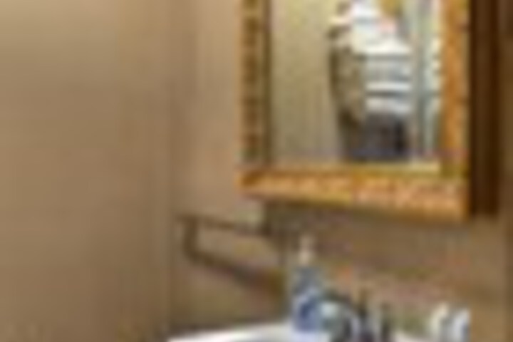 Room 83 of 204