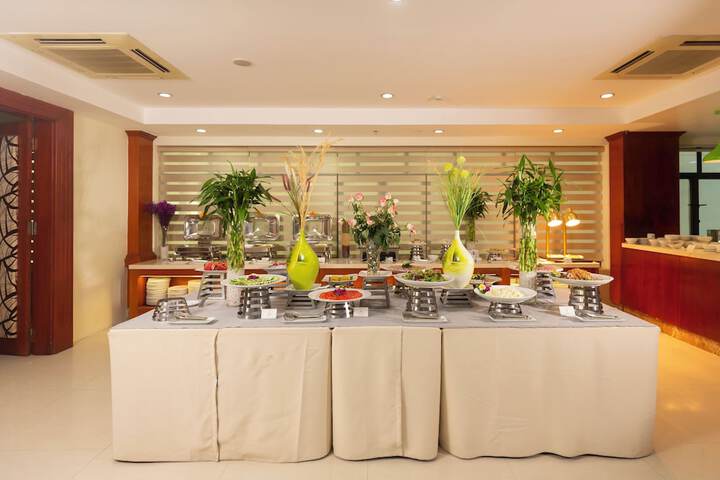 Dining 124 of 150