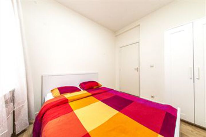 Room 12 of 28