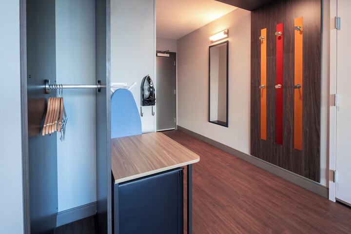 Room 9 of 36