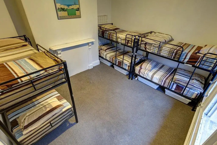 Room 4 of 13