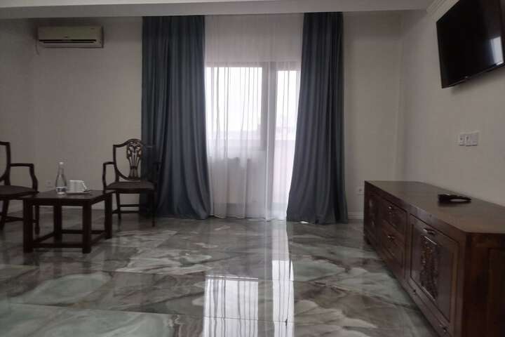 Room 22 of 37