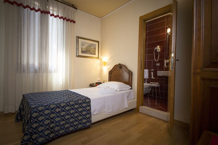 Room 9 of 73