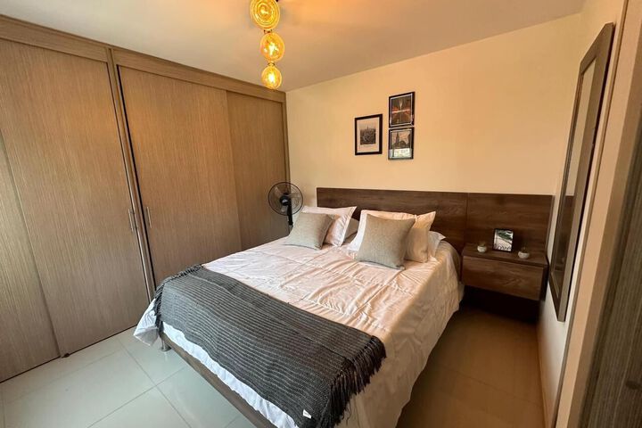 Room 7 of 12