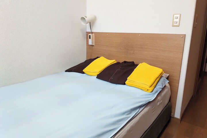 Room 4 of 12