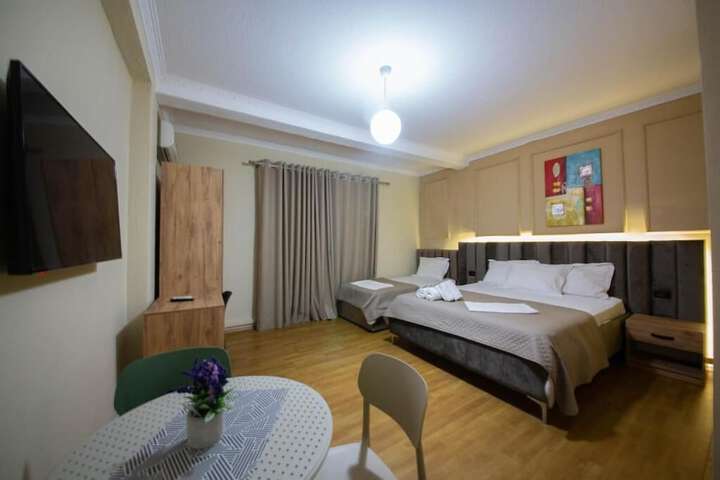 Room 10 of 25