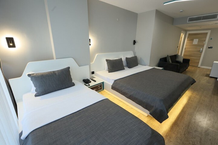 Room 27 of 86