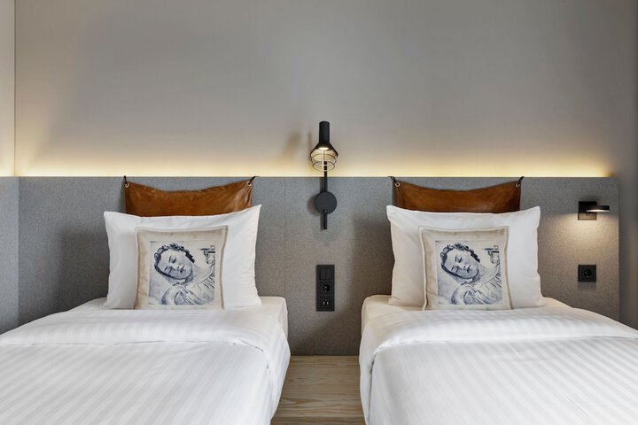 Room 17 of 41