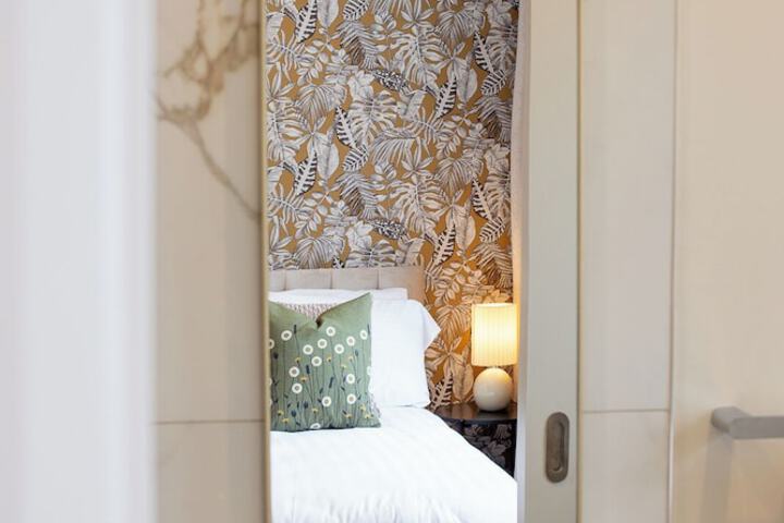 Room 9 of 21