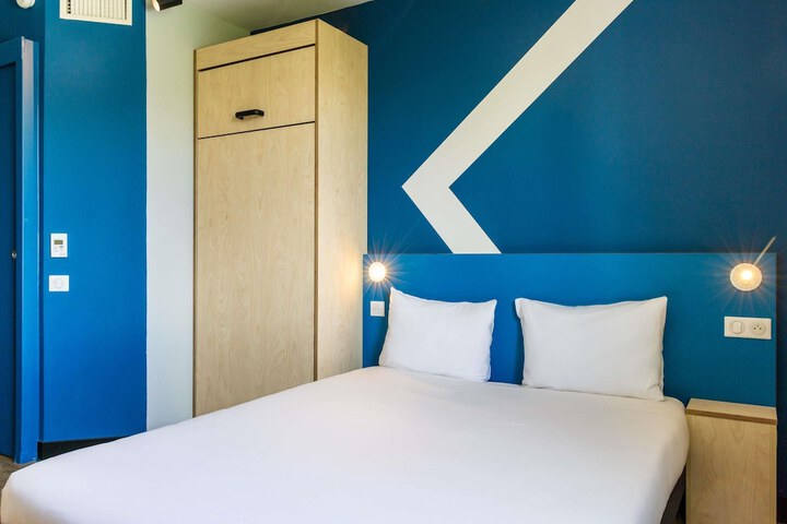 Room 4 of 38