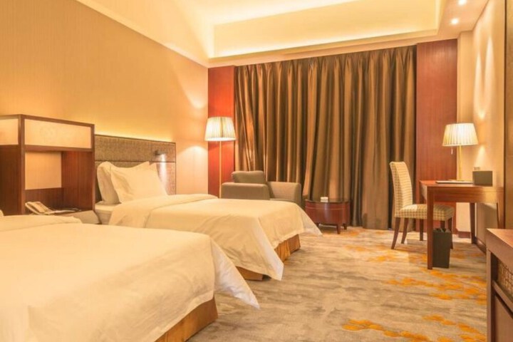 Room 4 of 42