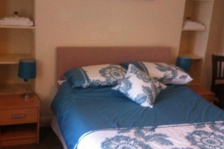 Room 2 of 7