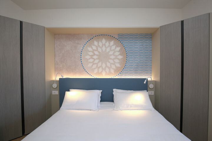 Room 36 of 221