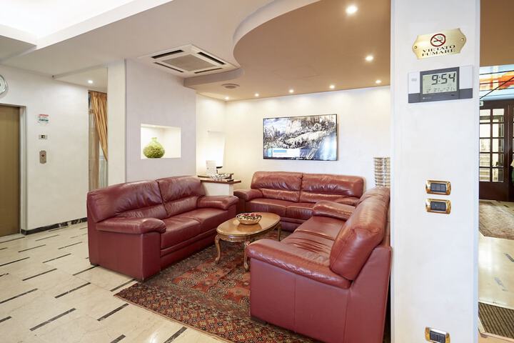 Entrance & Lobby