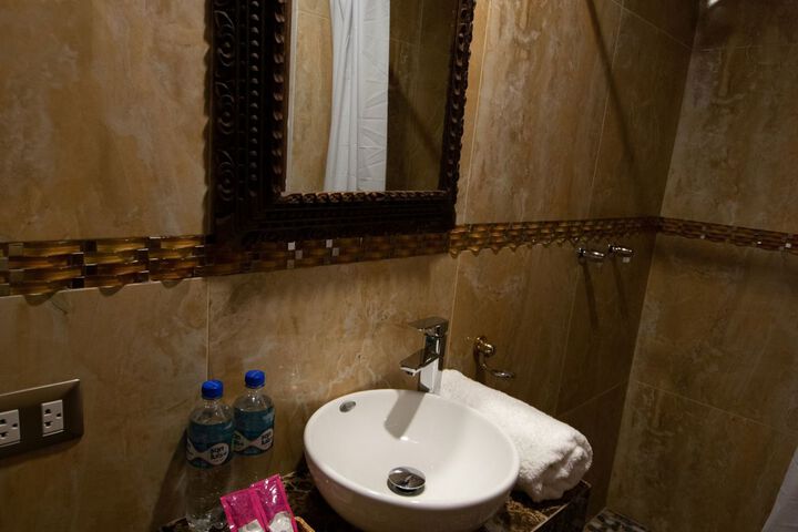 Room 2 of 44