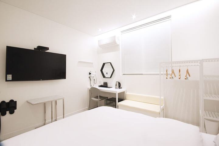 Room 12 of 52