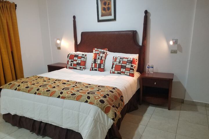 Room 6 of 17