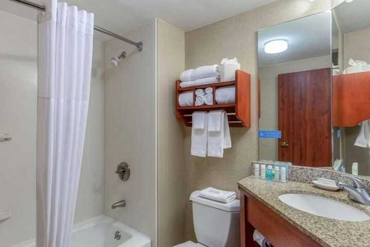 Room 9 of 14