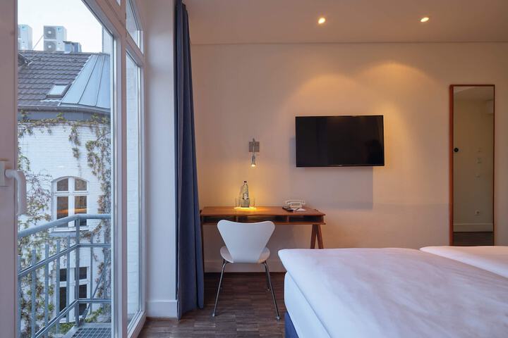 Room 6 of 36