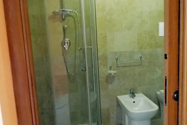 Room 8 of 12