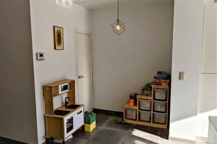 Room 2 of 10