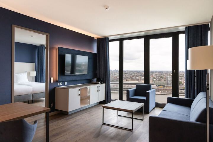 Room 9 of 15