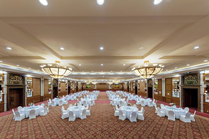 Ballroom/Hall 71 of 100