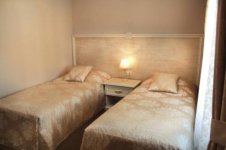 Room 10 of 42