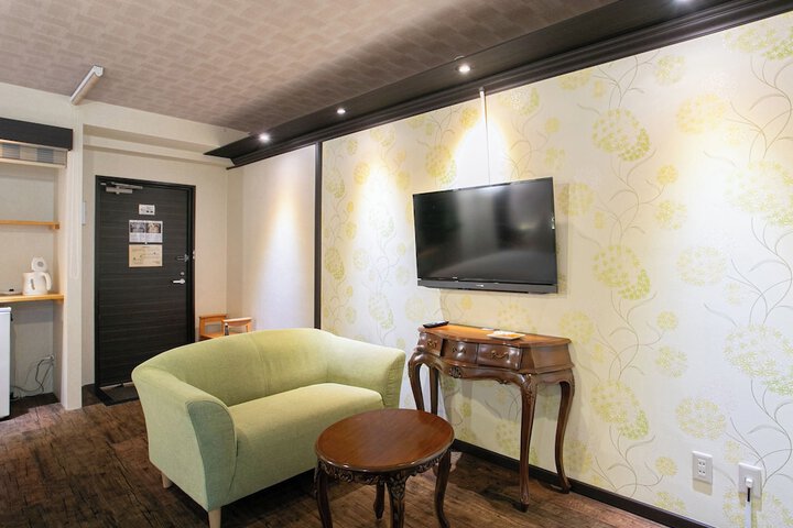 Room 21 of 83