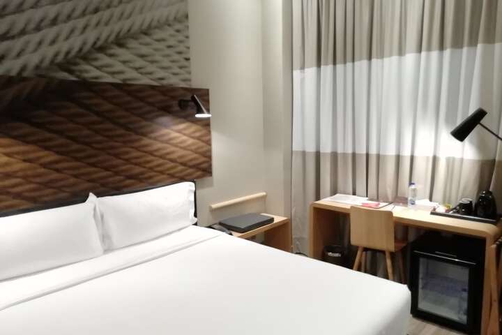 Room 13 of 112
