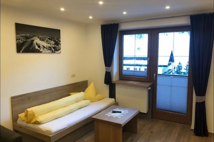 Room 2 of 8