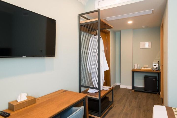 Room 21 of 40