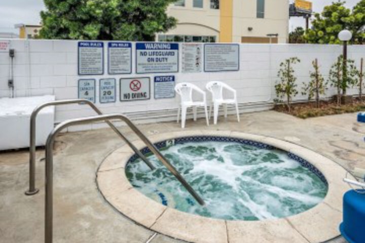 Pool 16 of 25