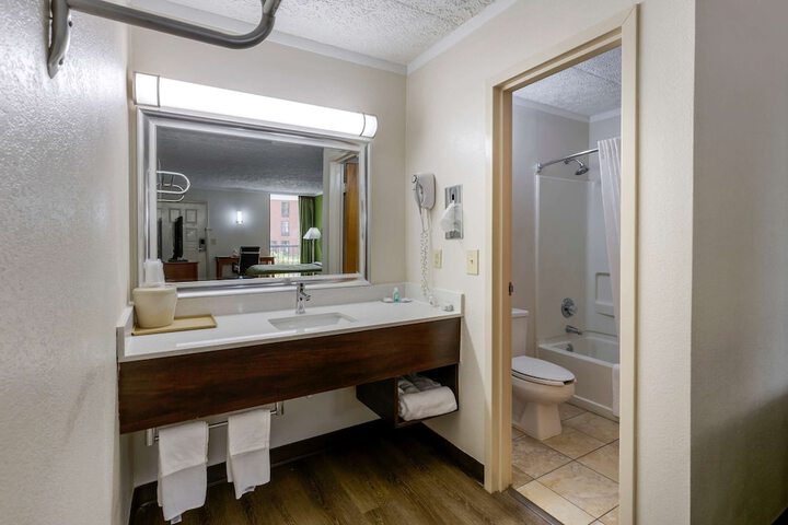 2 Double Beds (5 of 10)
