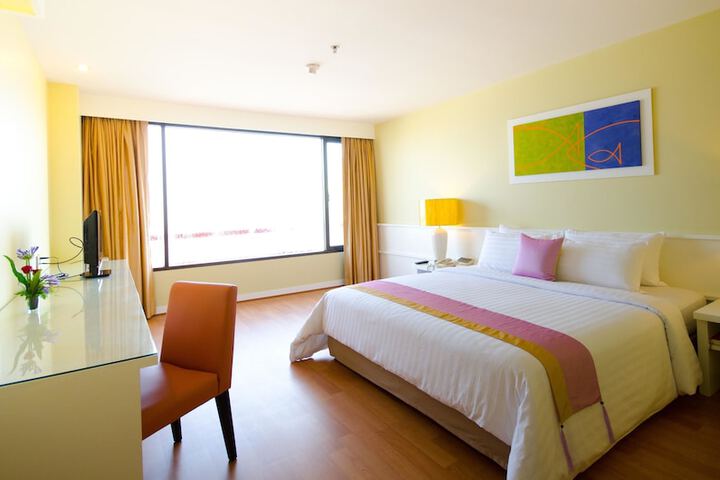 Room 13 of 60