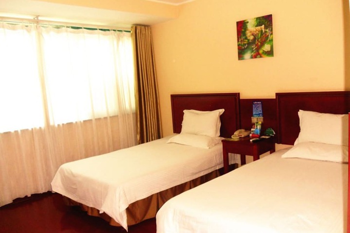 Room 8 of 32