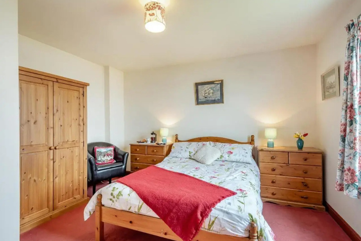 Room 4 of 13