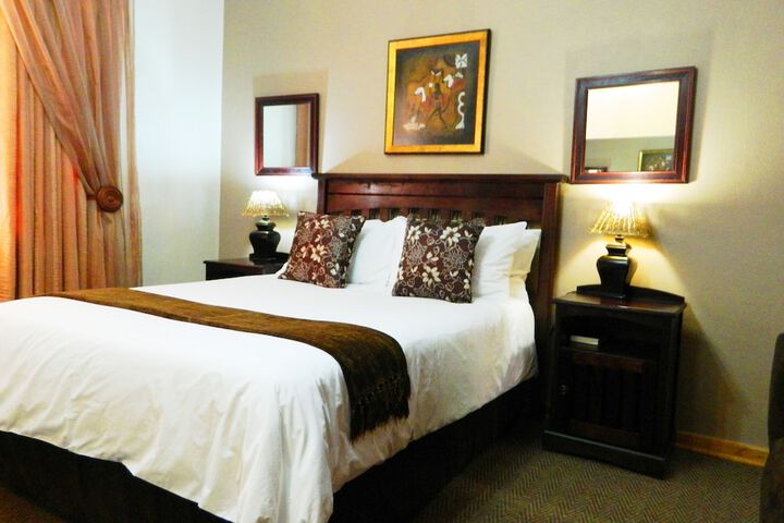 BUSHMEN INN PREMIER LODGE