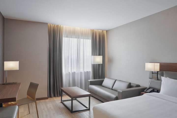 Room 6 of 55
