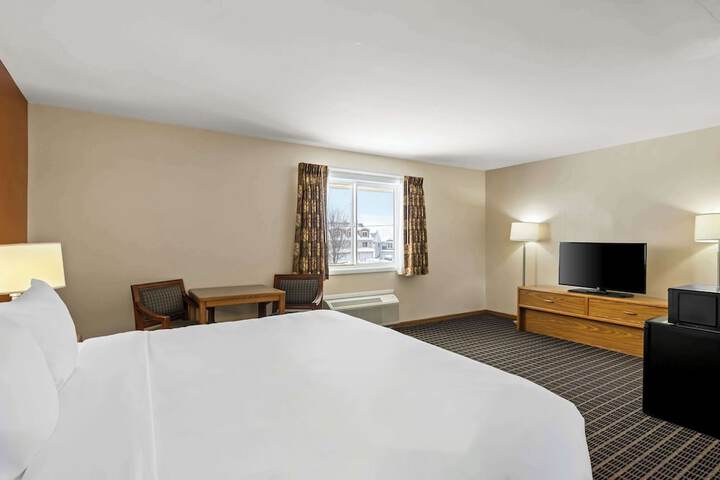 1 King Bed (13 of 14)