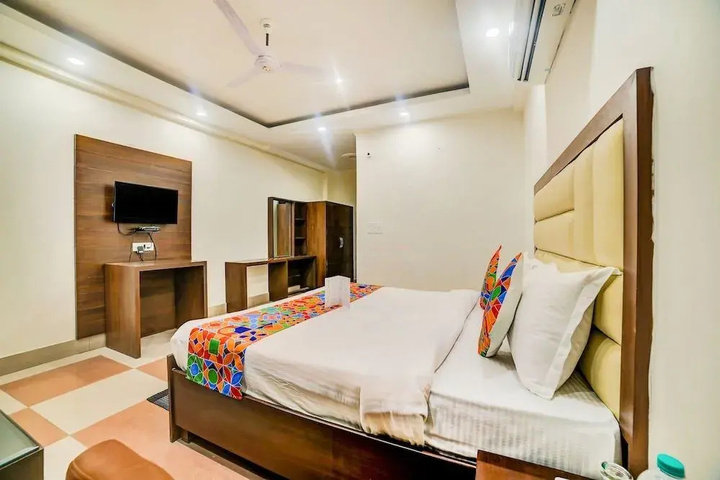 Room 3 of 7