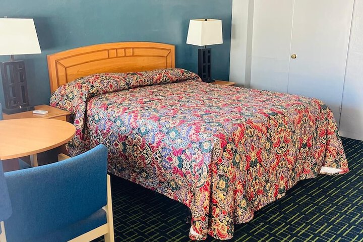 Room 4 of 13