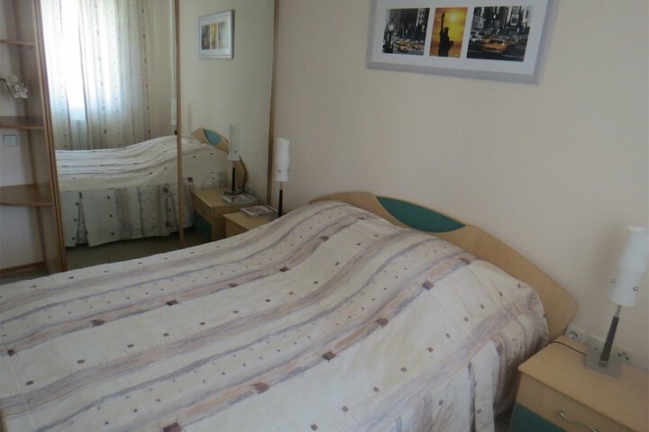 Room 12 of 38