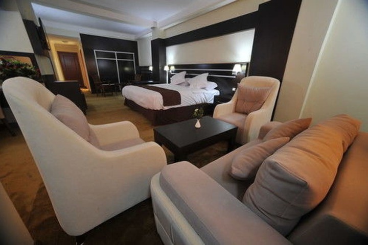 Room 19 of 38