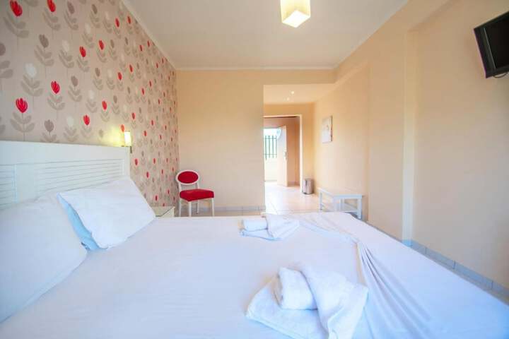 Room 10 of 33