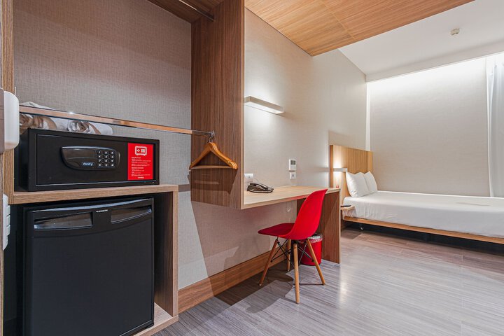 Room 7 of 37