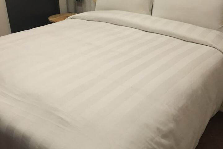 Room 12 of 107