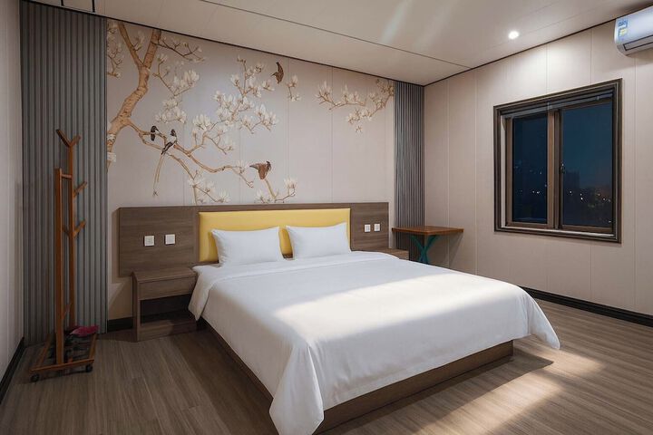Room 11 of 24