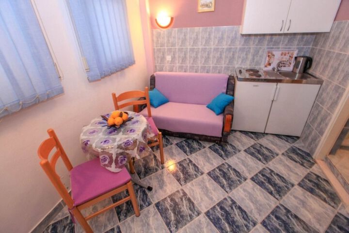 Room 13 of 20