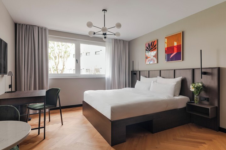 Room 13 of 60